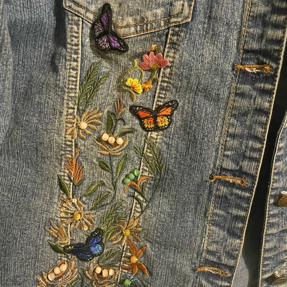 Painted beaded patched jean jacket - Picture 5 of 6